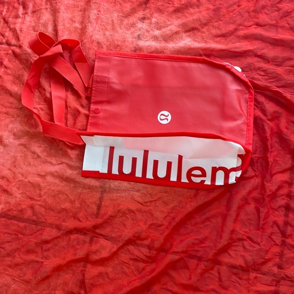 Lululemon set of two large and small shopping bags - Picture 4 of 6